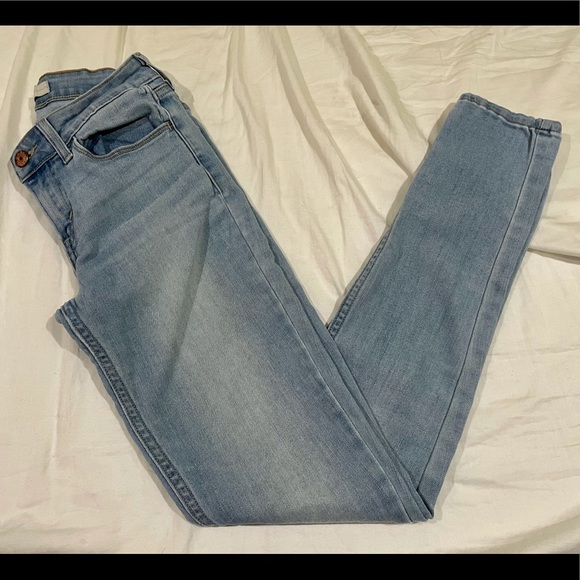 EUC Levi’s Denim Jeans - Picture 1 of 4